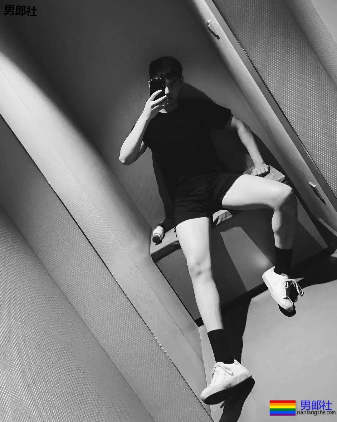 “特长”短裤寸头小奶狗，99%的人都爱他的白袜翘臀大长腿~ - 51虹马