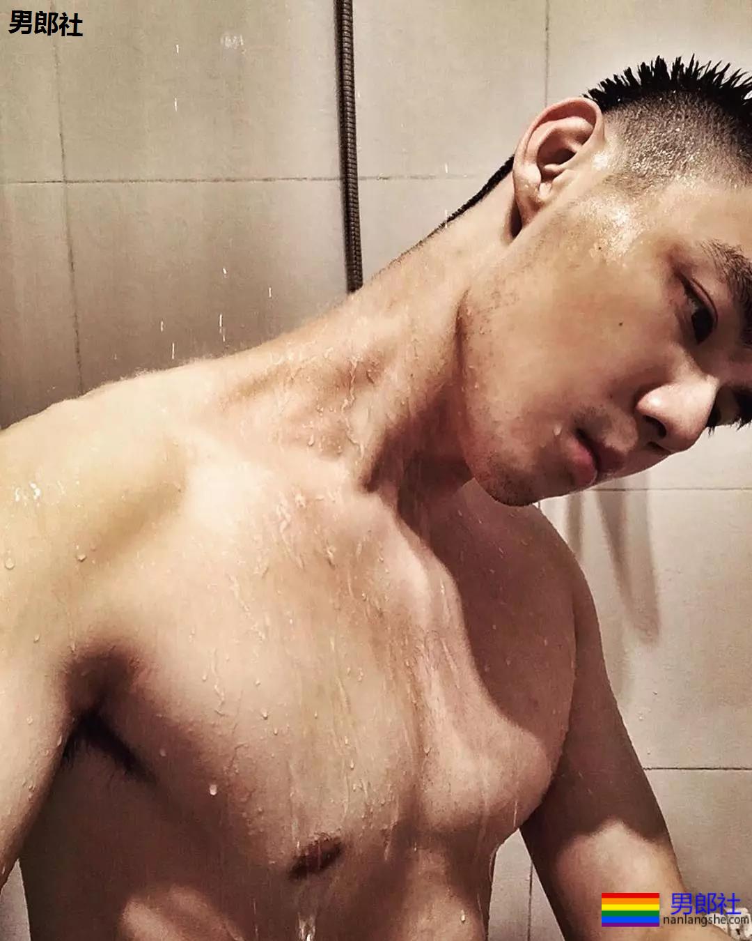 “特长”短裤寸头小奶狗，99%的人都爱他的白袜翘臀大长腿~ - 51虹马