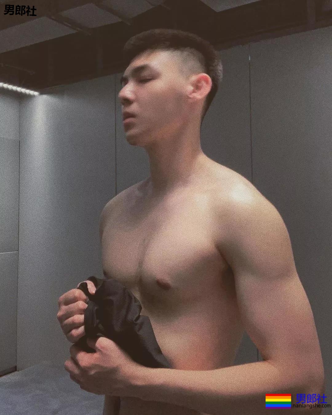 “特长”短裤寸头小奶狗，99%的人都爱他的白袜翘臀大长腿~ - 51虹马