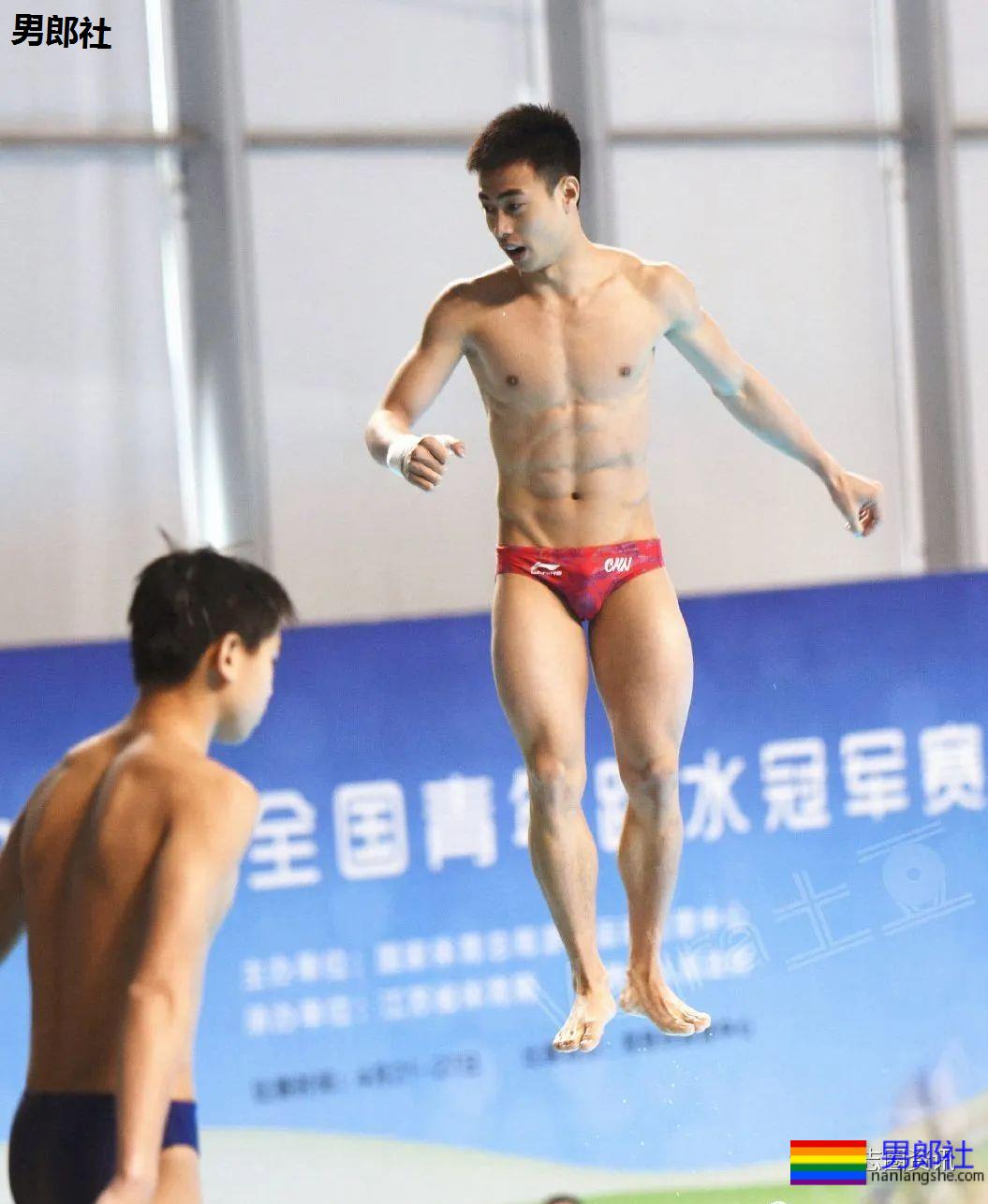 知道为什么男跳水运动员只穿三角裤吗？ - 51虹马