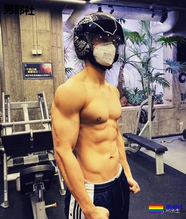 直男室友有女朋友还来找我？每次趴好等他 - 51虹马