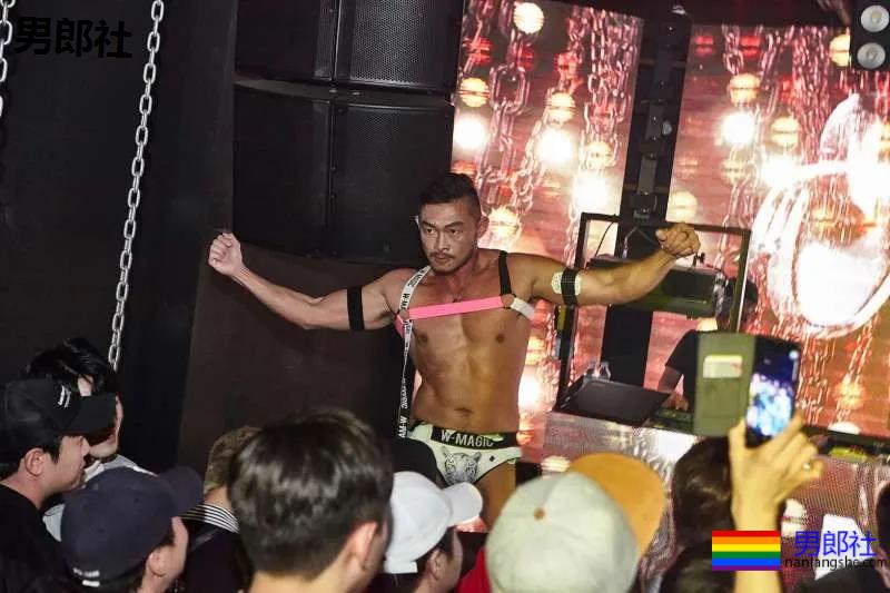 台大兽医高材生弃白袍当“脱衣舞猛男” 一路红到日本！ - 51虹马