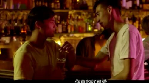 两男子夜店一见钟情，然后去了小黑屋。。。 - 51虹马