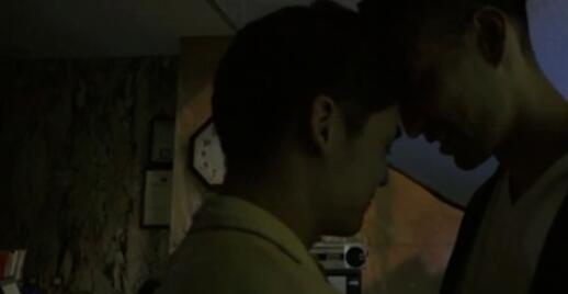 两男子夜店一见钟情，然后去了小黑屋。。。 - 51虹马