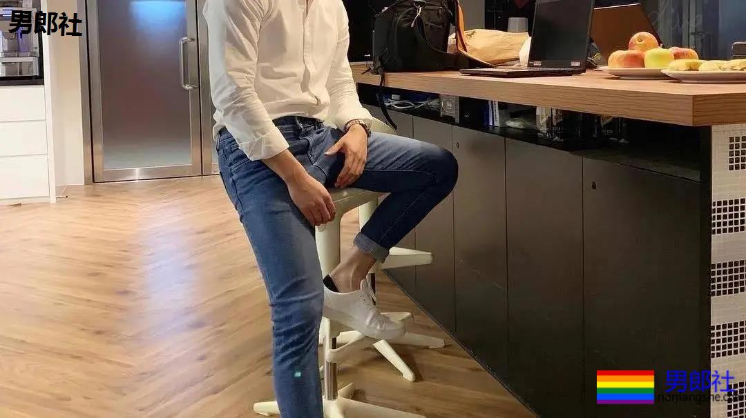 性取向曝光后，他被取消保研资格··· - 51虹马