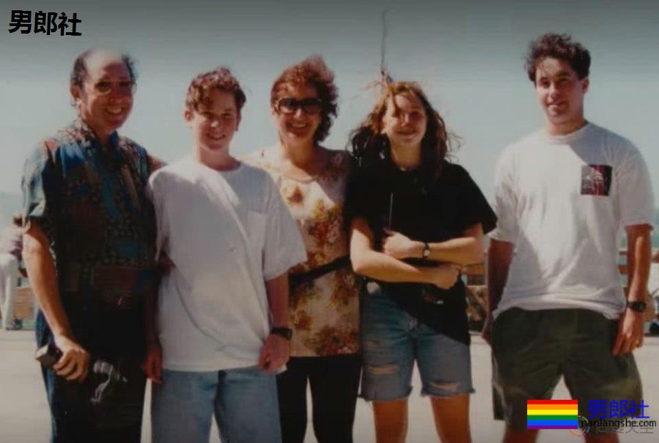 美国犹太教夫妇经营同性恋成人书店 但也保持了虔诚的 - 51虹马