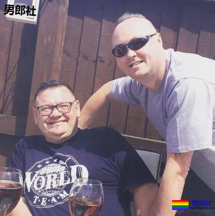 英国男护士因新冠昏迷两周 醒来得知同性丈夫已死于新 - 51虹马 英国男护士因新冠昏迷两周 醒来得知同性丈夫已死于新 - 51虹马