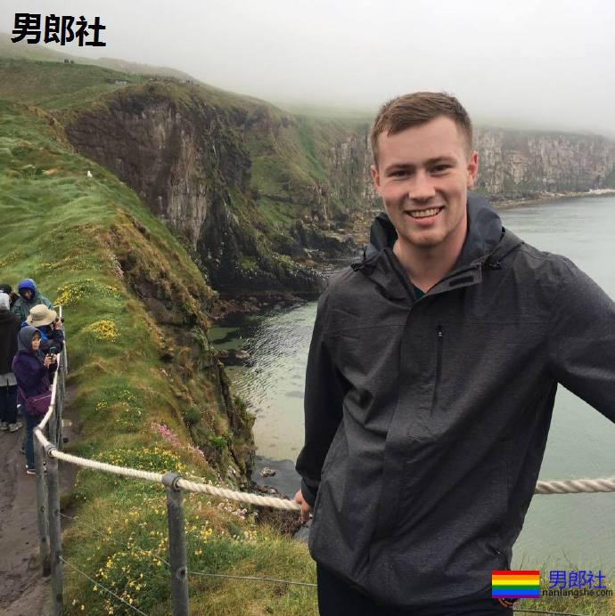 大学体育生厌烦了恐同秽语，于是干脆出柜了 - 51虹马