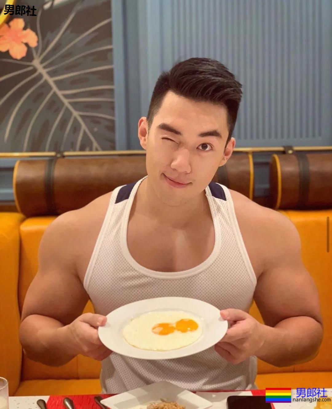 同志网红“Berlin阳光”：我不是名媛，只是个努力的老男孩-51虹马