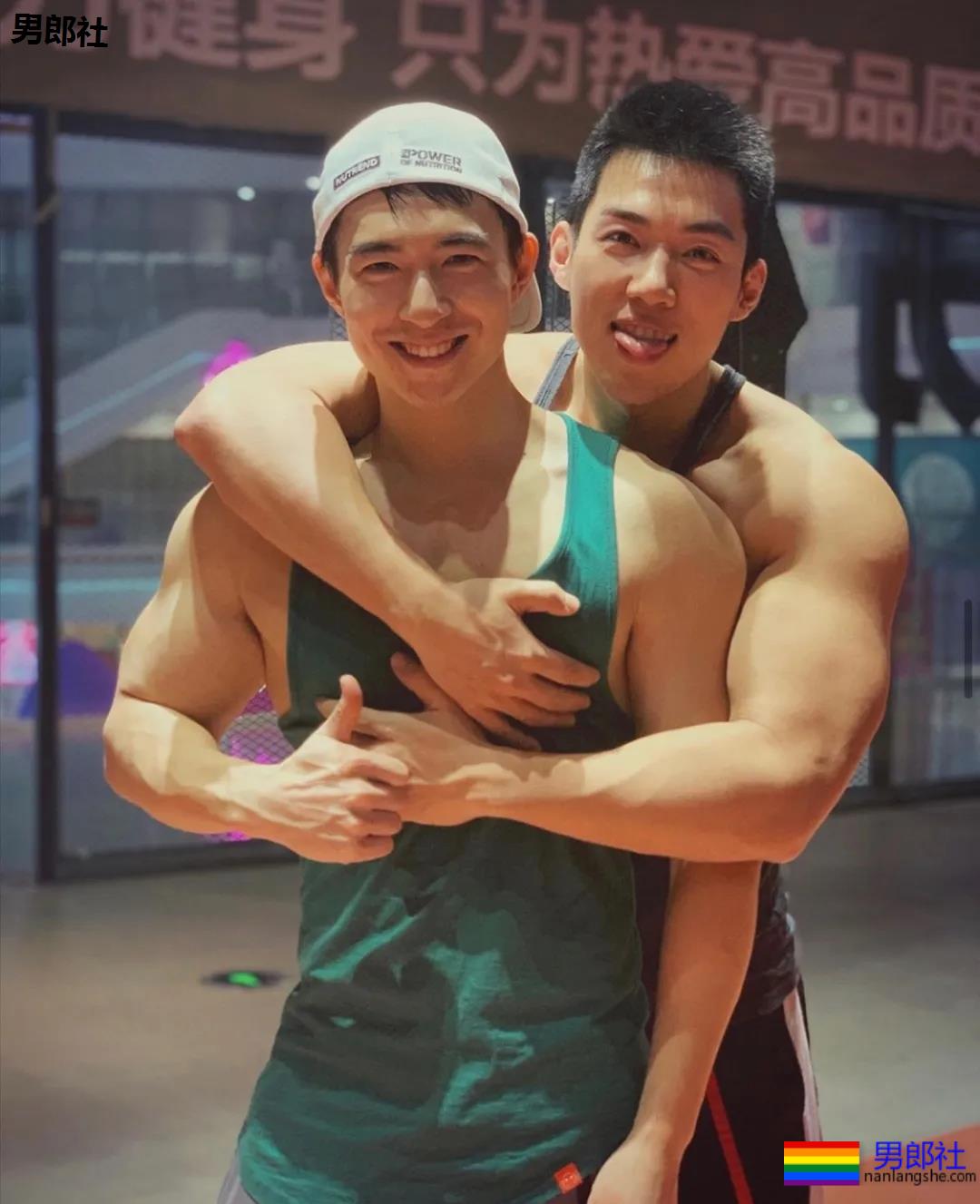 同志网红“Berlin阳光”：我不是名媛，只是个努力的老男孩 - 51虹马