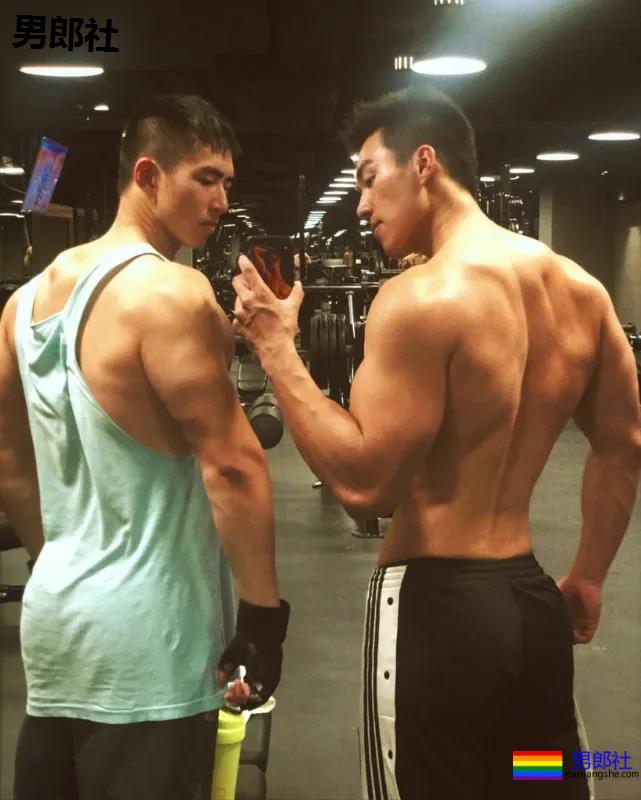 同志网红“Berlin阳光”：我不是名媛，只是个努力的老男孩 - 51虹马