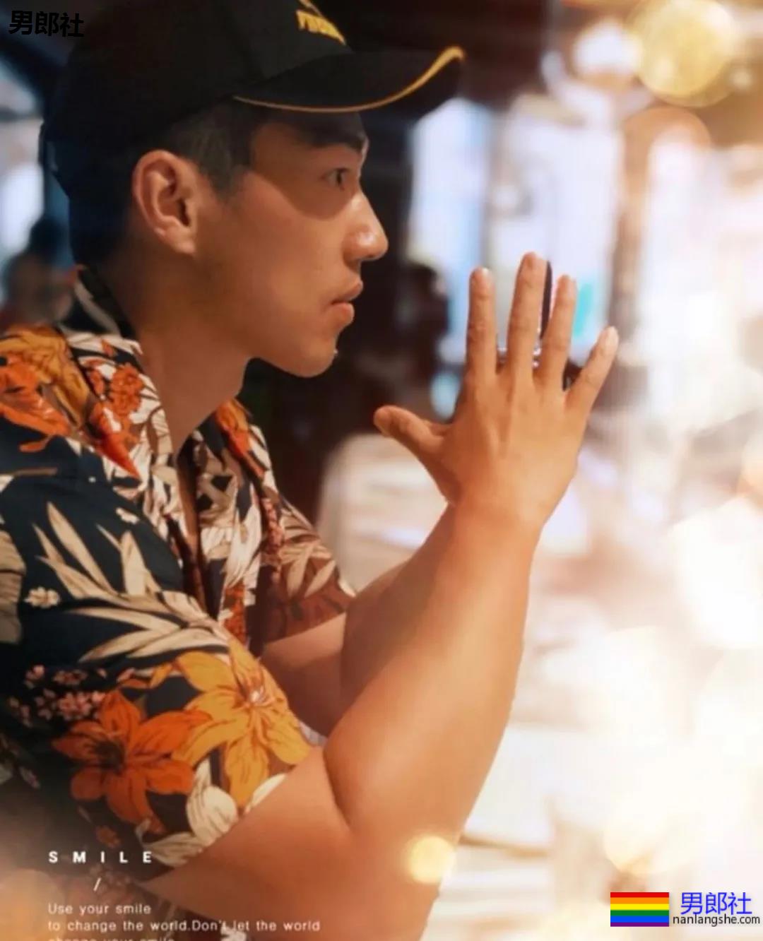 同志网红“Berlin阳光”：我不是名媛，只是个努力的老男孩 - 51虹马