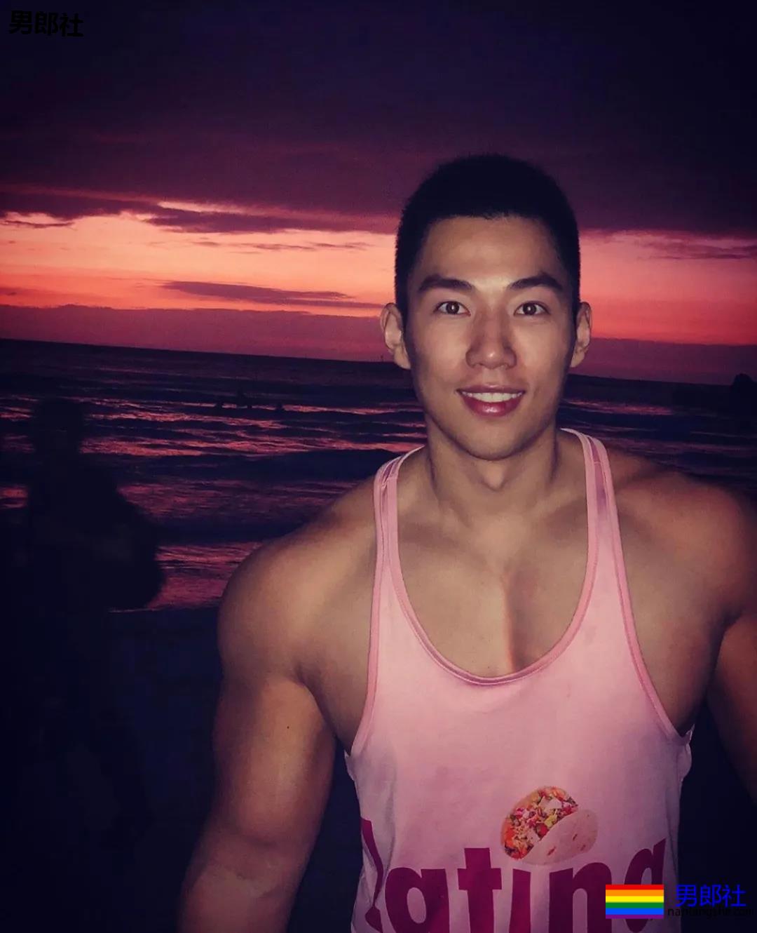 同志网红“Berlin阳光”：我不是名媛，只是个努力的老男孩 - 51虹马