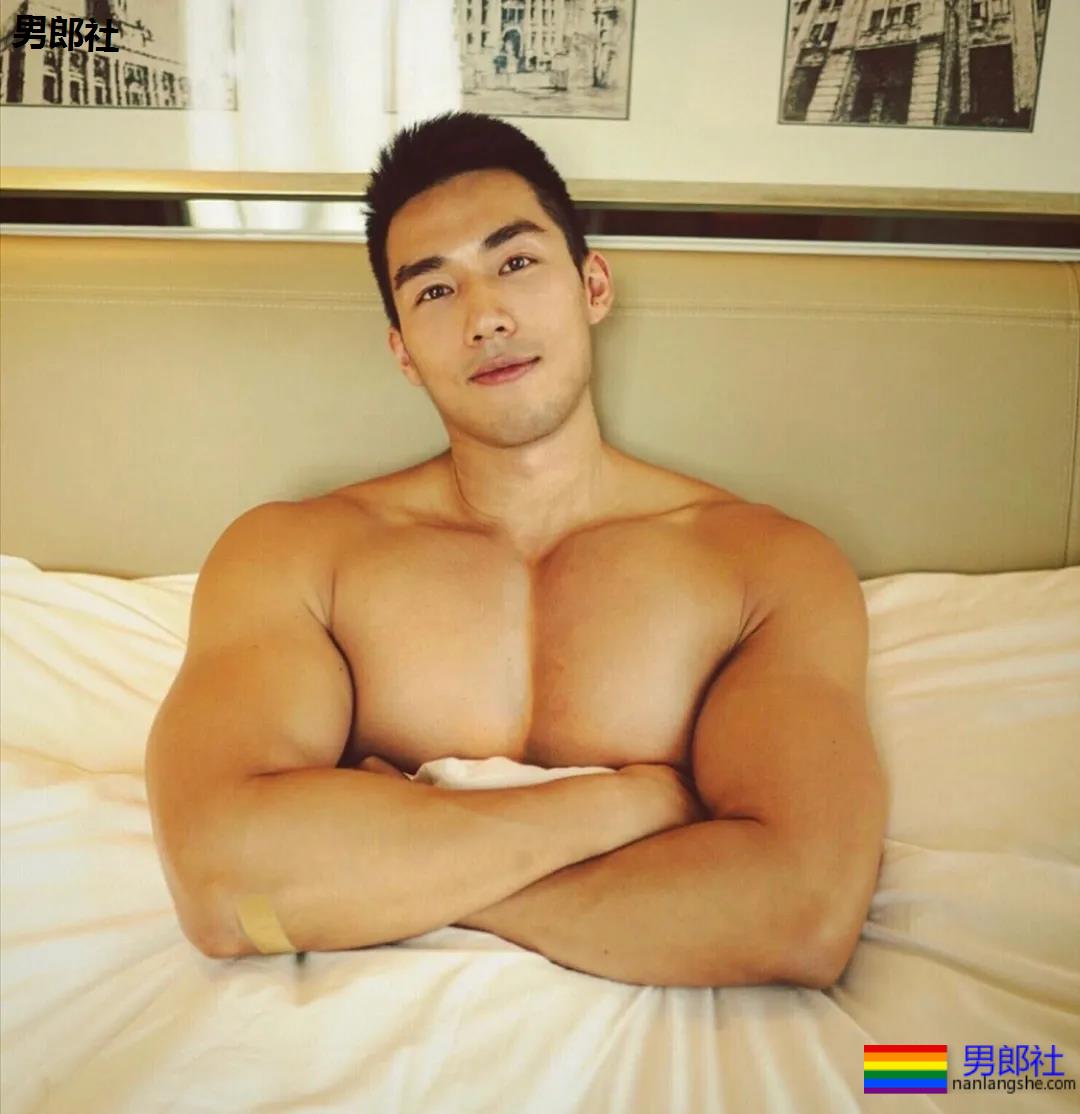 同志网红“Berlin阳光”：我不是名媛，只是个努力的老男孩 - 51虹马