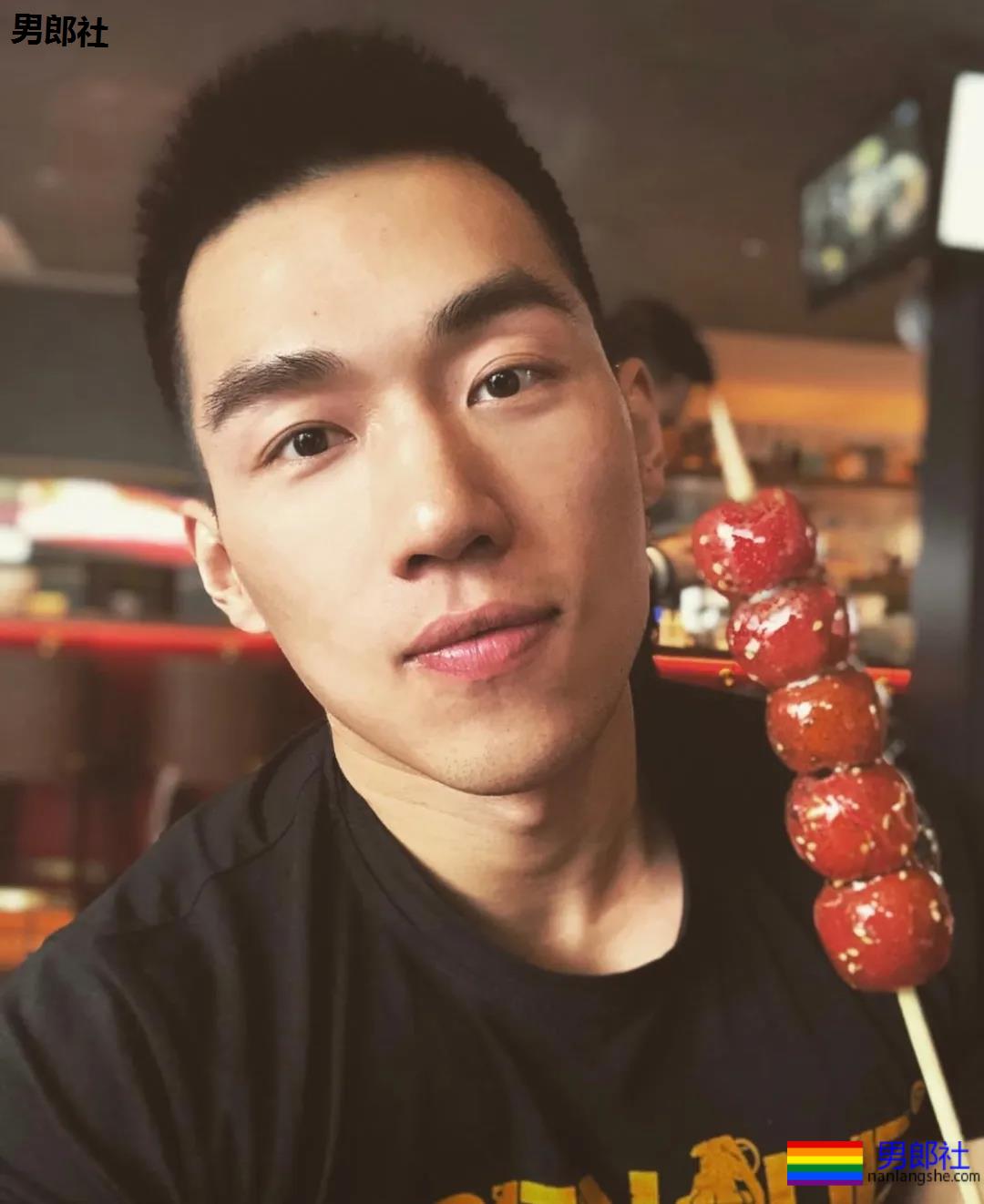 同志网红“Berlin阳光”：我不是名媛，只是个努力的老男孩 - 51虹马