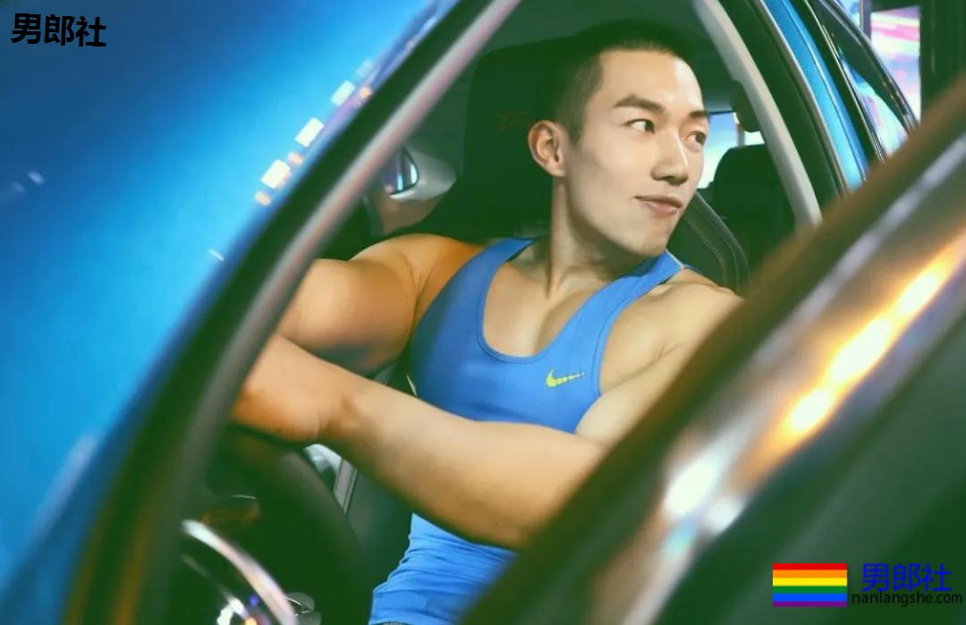 同志网红“Berlin阳光”：我不是名媛，只是个努力的老男孩 - 51虹马