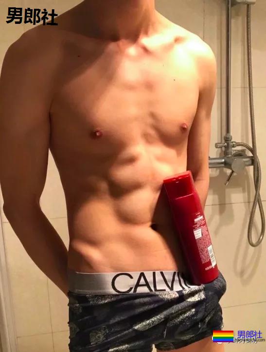 最近火遍gay圈的“机顶盒挑战”！玩的居然这么大～ - 51虹马