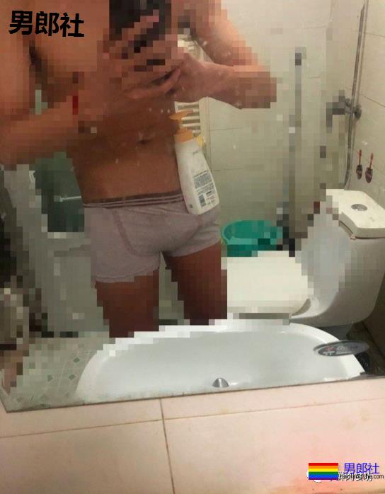 最近火遍gay圈的“机顶盒挑战”！玩的居然这么大～ - 51虹马