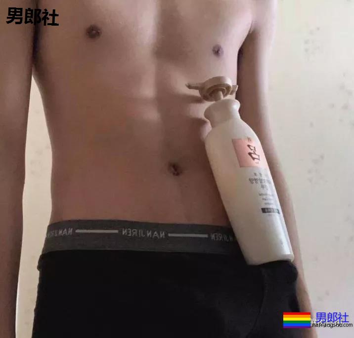 最近火遍gay圈的“机顶盒挑战”！玩的居然这么大～ - 51虹马