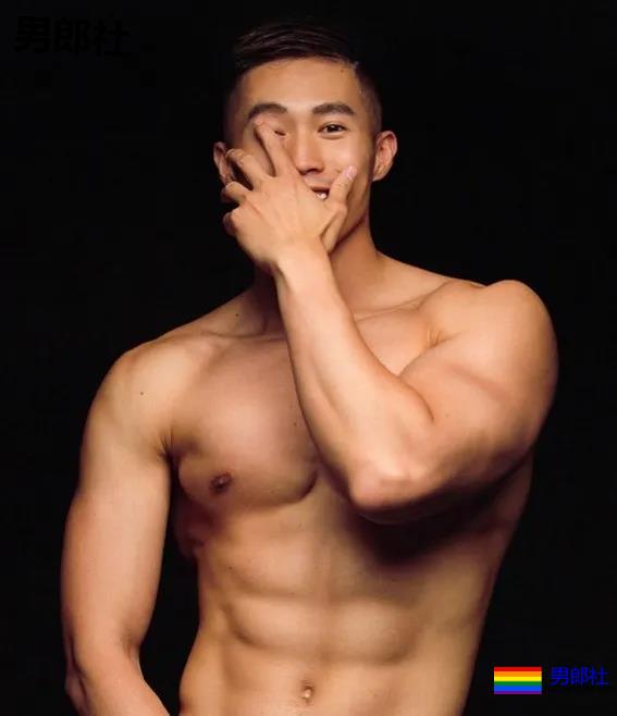 当肌肉小哥哥把紧身赛车服扯开，我沦陷了 - 51虹马