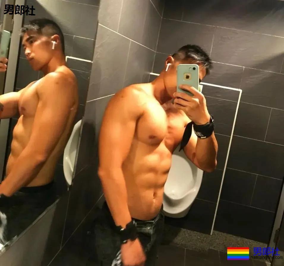 当肌肉小哥哥把紧身赛车服扯开，我沦陷了 - 51虹马