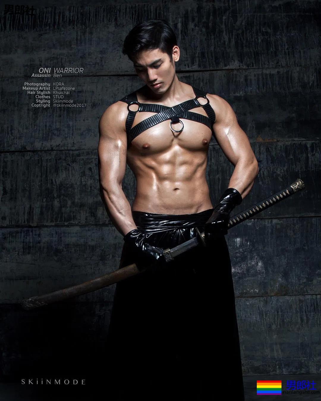 高梁鼻大筋霸私教小哥，腱子肉公狗腰大長肌，馋他！ - 51虹马