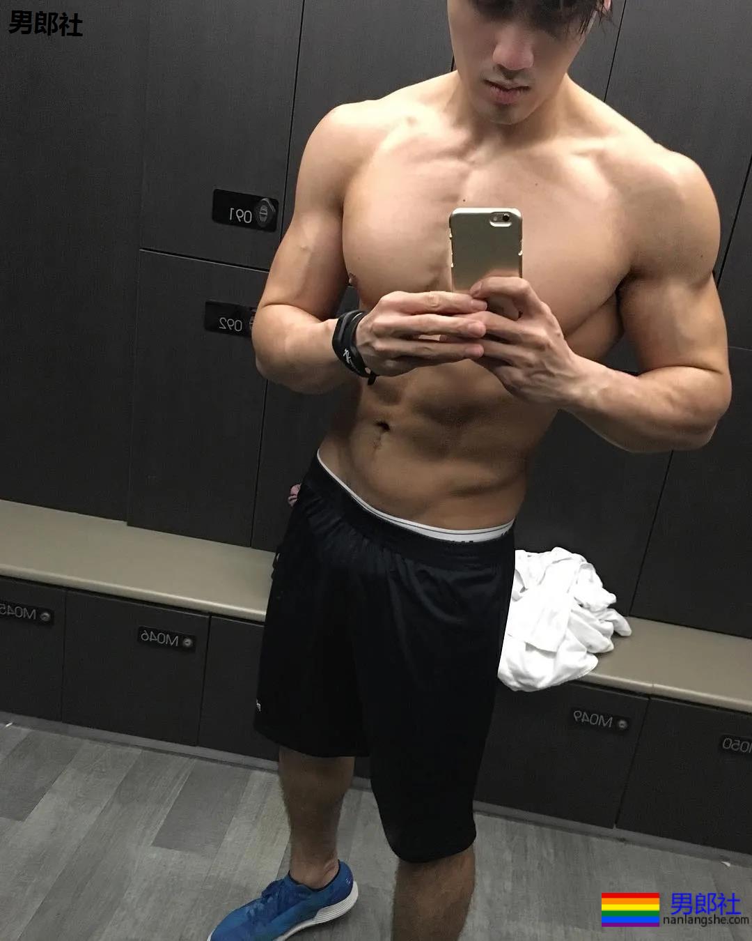 高梁鼻大筋霸私教小哥，腱子肉公狗腰大長肌，馋他！ - 51虹马