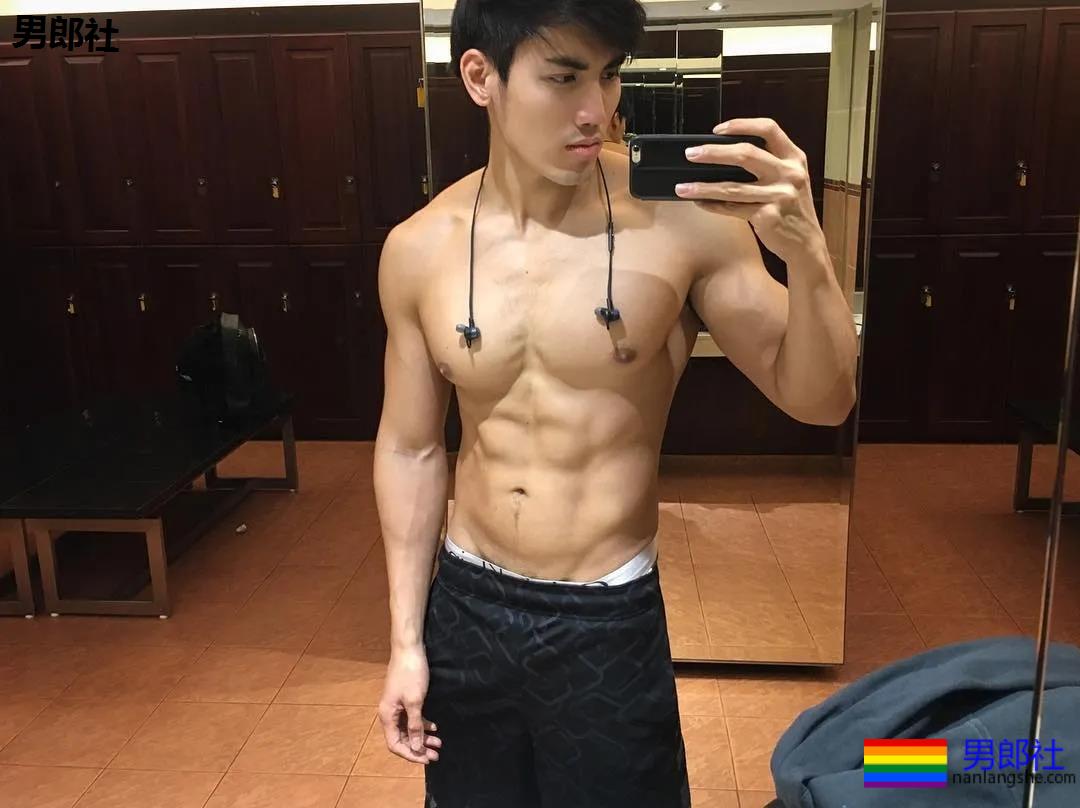 高梁鼻大筋霸私教小哥，腱子肉公狗腰大長肌，馋他！ - 51虹马