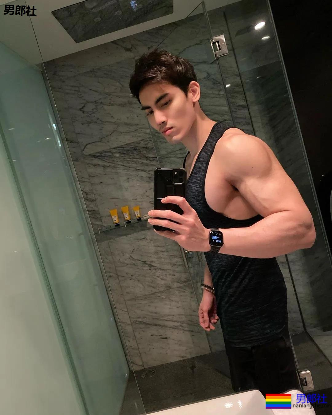 高梁鼻大筋霸私教小哥，腱子肉公狗腰大長肌，馋他！ - 51虹马