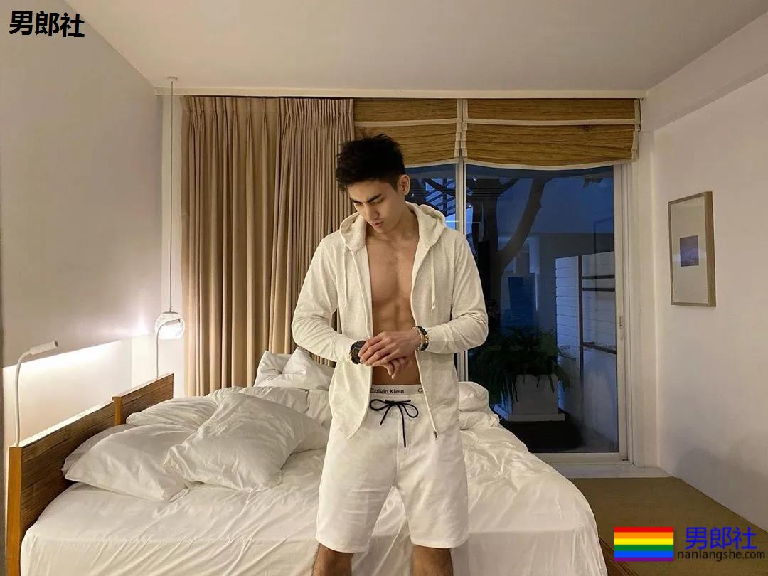 高梁鼻大筋霸私教小哥，腱子肉公狗腰大長肌，馋他！ - 51虹马