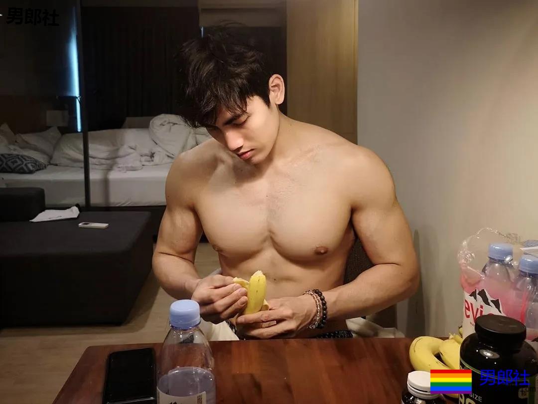 高梁鼻大筋霸私教小哥，腱子肉公狗腰大長肌，馋他！ - 51虹马