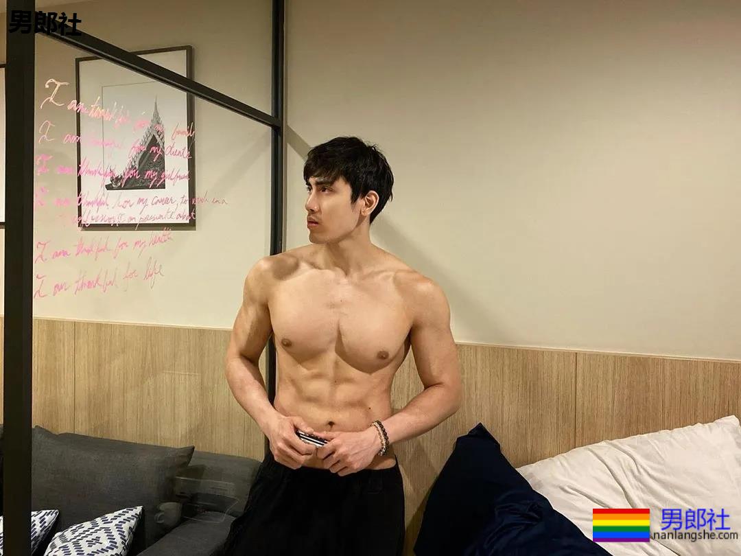 高梁鼻大筋霸私教小哥，腱子肉公狗腰大長肌，馋他！ - 51虹马