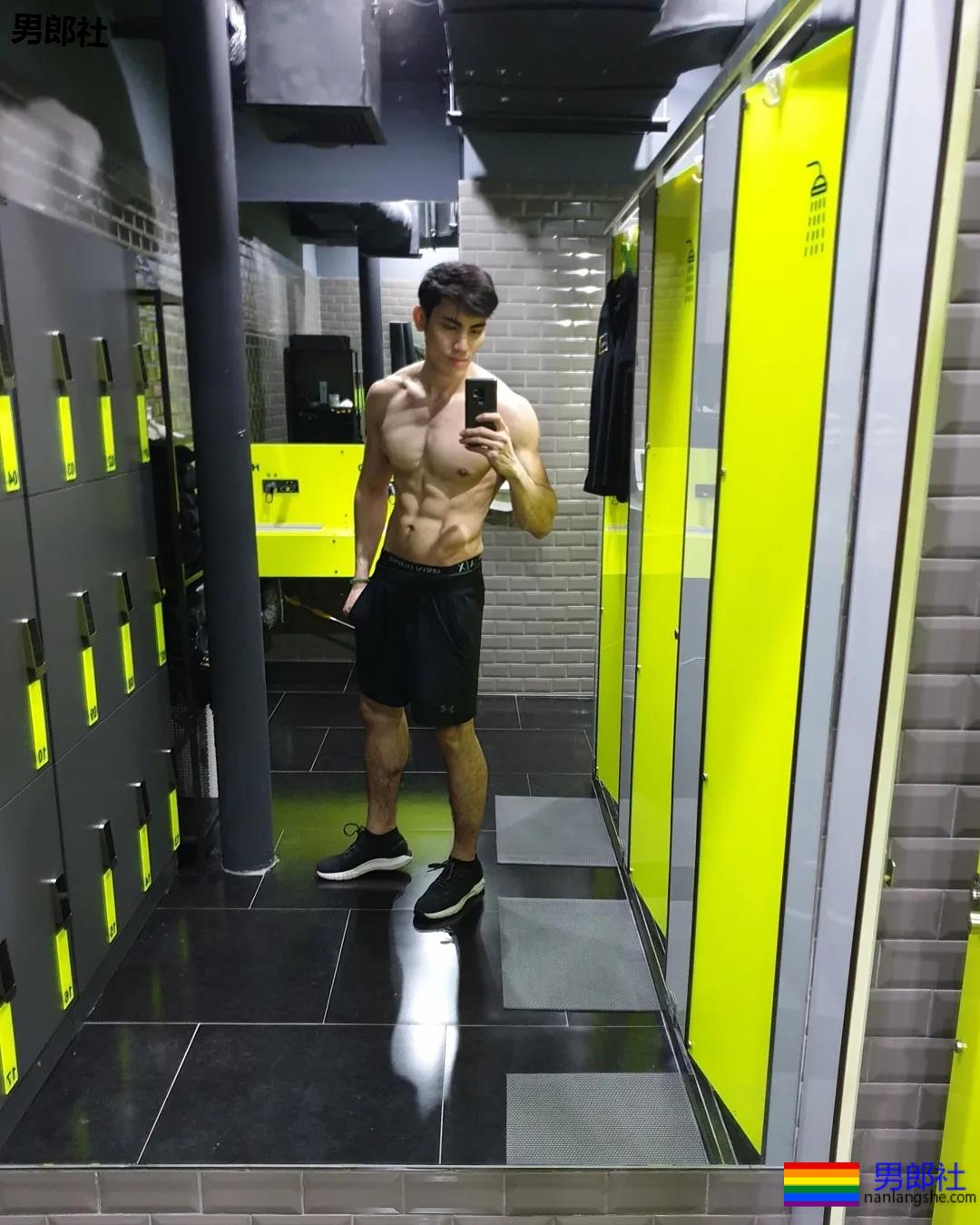 高梁鼻大筋霸私教小哥，腱子肉公狗腰大長肌，馋他！ - 51虹马