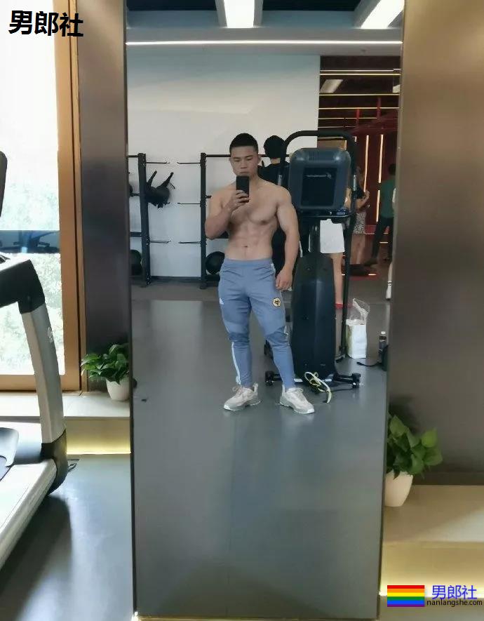 95后体育生发堉超强！实力优秀大于18cm！ - 51虹马