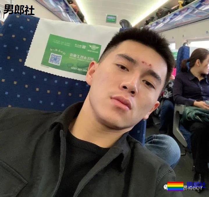 给你带来惊喜的运动小哥哥 - 51虹马 给你带来惊喜的运动小哥哥 - 51虹马