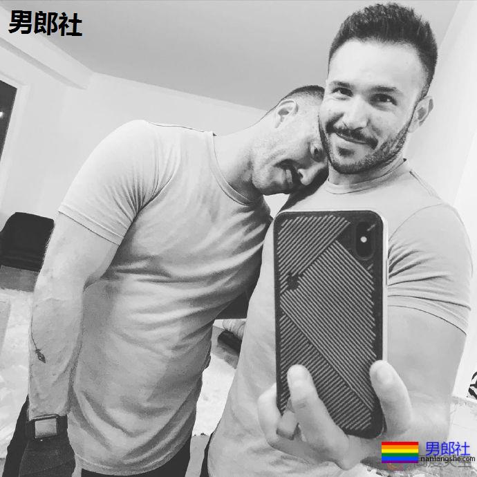 这对夫夫办了场彼此“疏远”的婚礼 - 51虹马