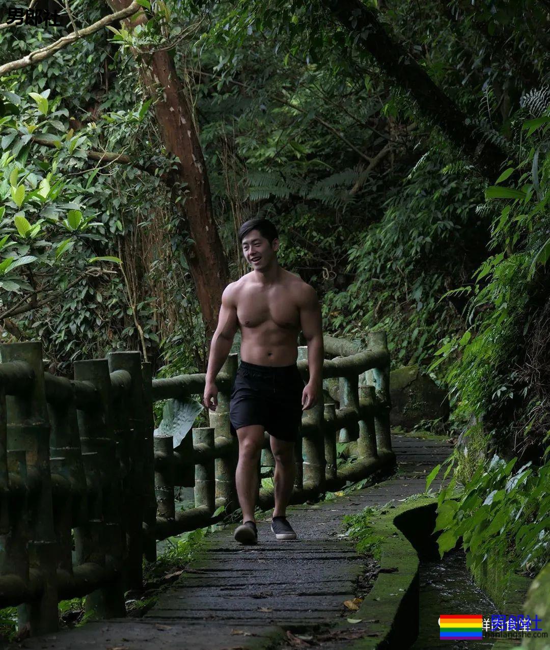 火了拍片禁欲系肌肉男!被网友扒“沉沦”了!? - 51虹马 火了拍片禁欲系肌肉男!被网友扒“沉沦”了!? - 51虹马