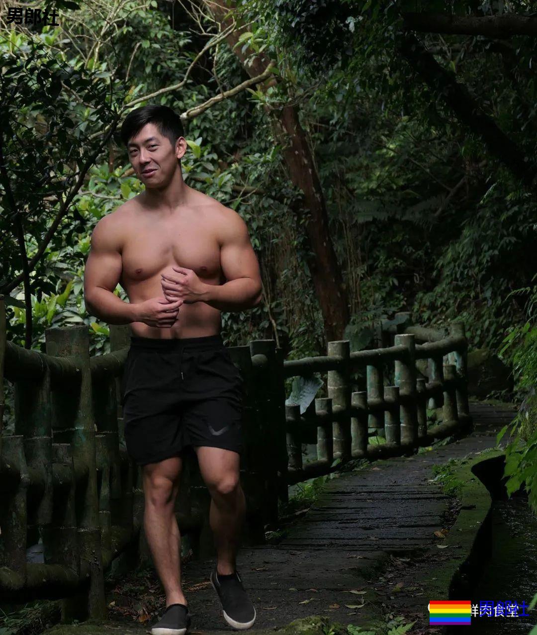 火了拍片禁欲系肌肉男!被网友扒“沉沦”了!? - 51虹马 火了拍片禁欲系肌肉男!被网友扒“沉沦”了!? - 51虹马