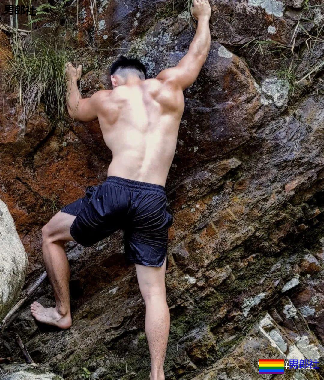 火了拍片禁欲系肌肉男!被网友扒“沉沦”了!? - 51虹马 火了拍片禁欲系肌肉男!被网友扒“沉沦”了!? - 51虹马