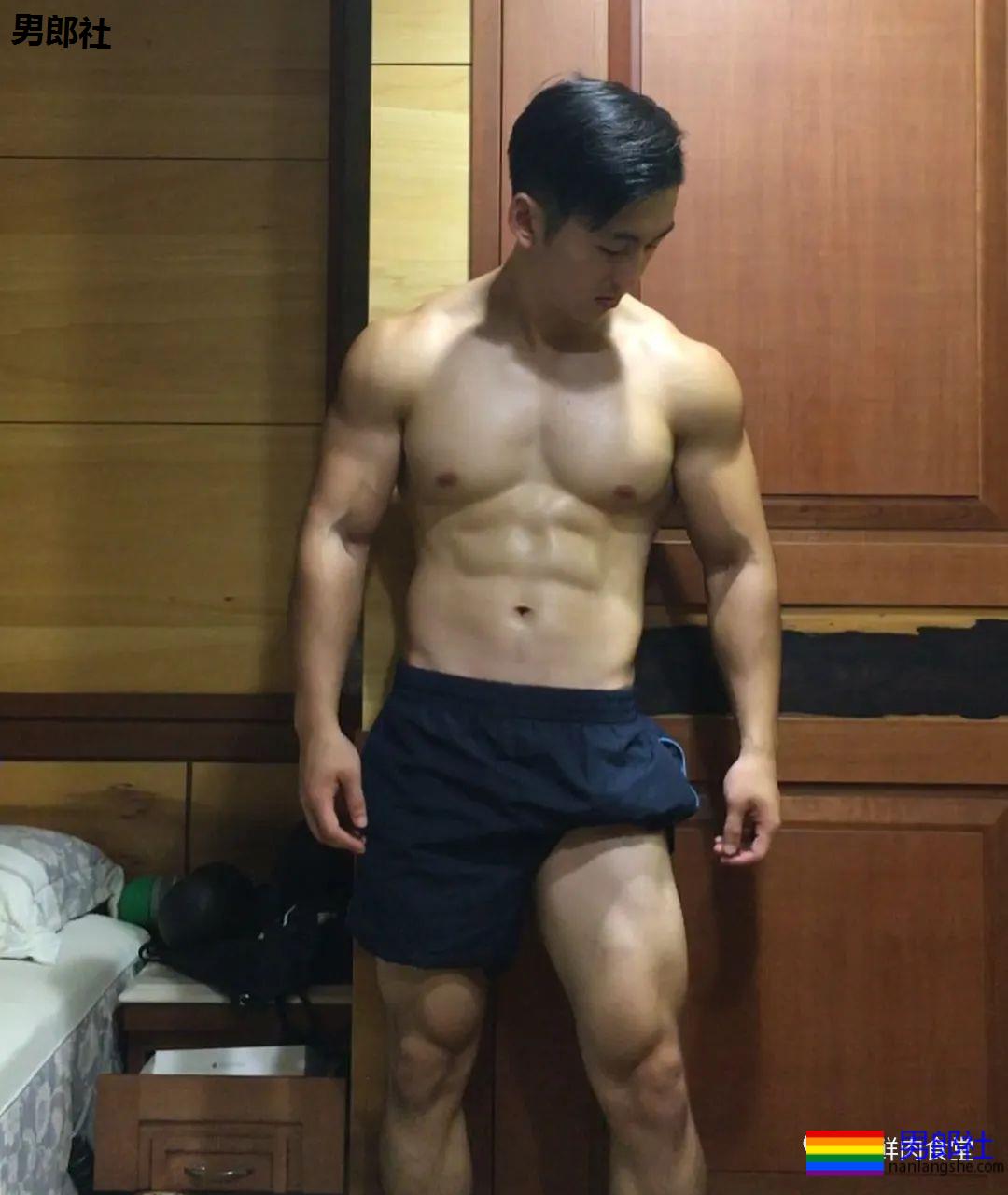 火了拍片禁欲系肌肉男!被网友扒“沉沦”了!? - 51虹马 火了拍片禁欲系肌肉男!被网友扒“沉沦”了!? - 51虹马