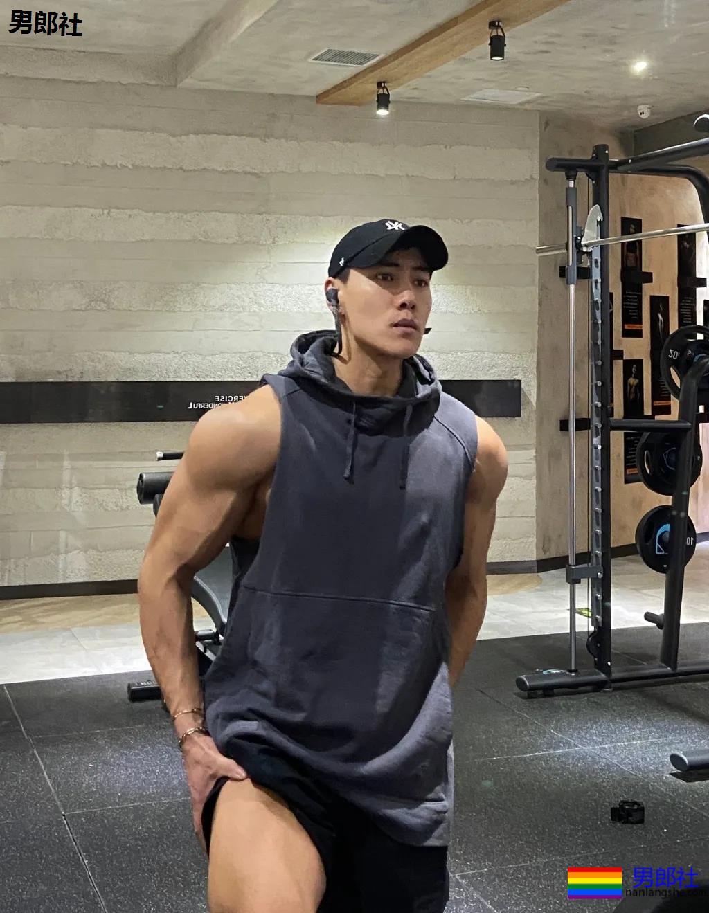 大壮腿体育生鼻子超大，这身腱子肉是藏不住了！ - 51虹马