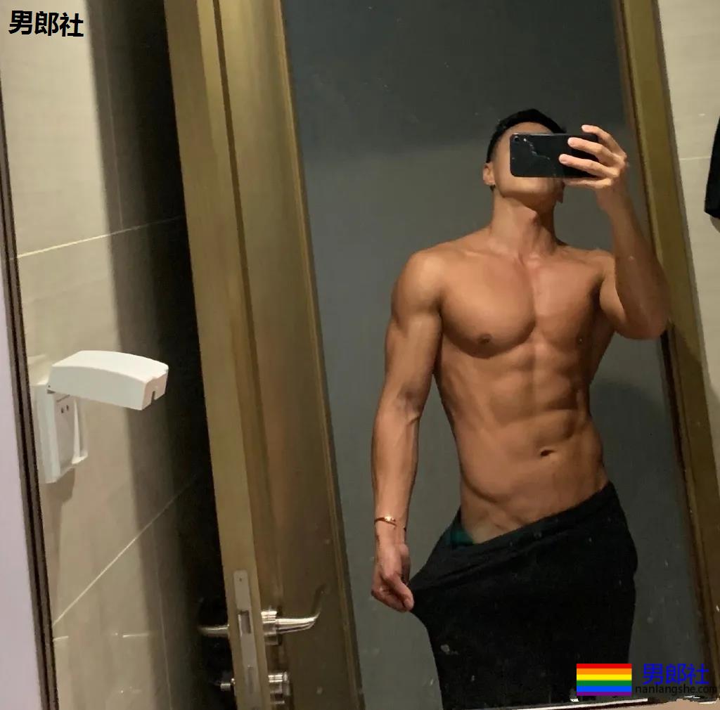 大壮腿体育生鼻子超大，这身腱子肉是藏不住了！ - 51虹马