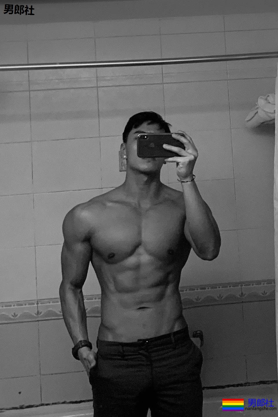 大壮腿体育生鼻子超大，这身腱子肉是藏不住了！ - 51虹马