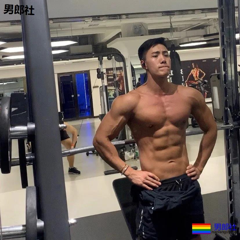 大壮腿体育生鼻子超大，这身腱子肉是藏不住了！ - 51虹马