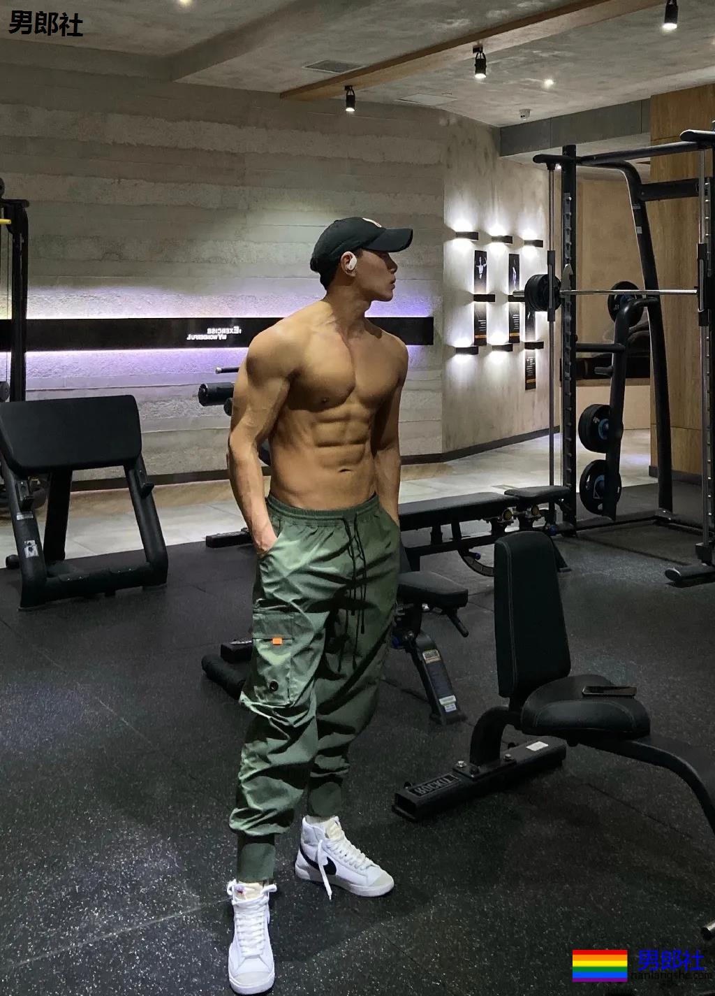 大壮腿体育生鼻子超大，这身腱子肉是藏不住了！ - 51虹马