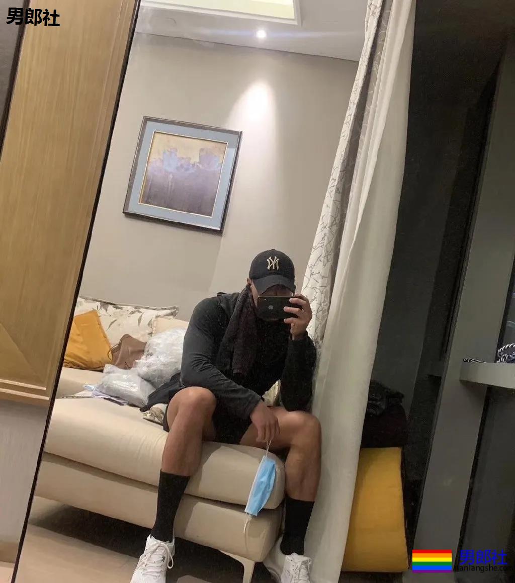 大壮腿体育生鼻子超大，这身腱子肉是藏不住了！ - 51虹马