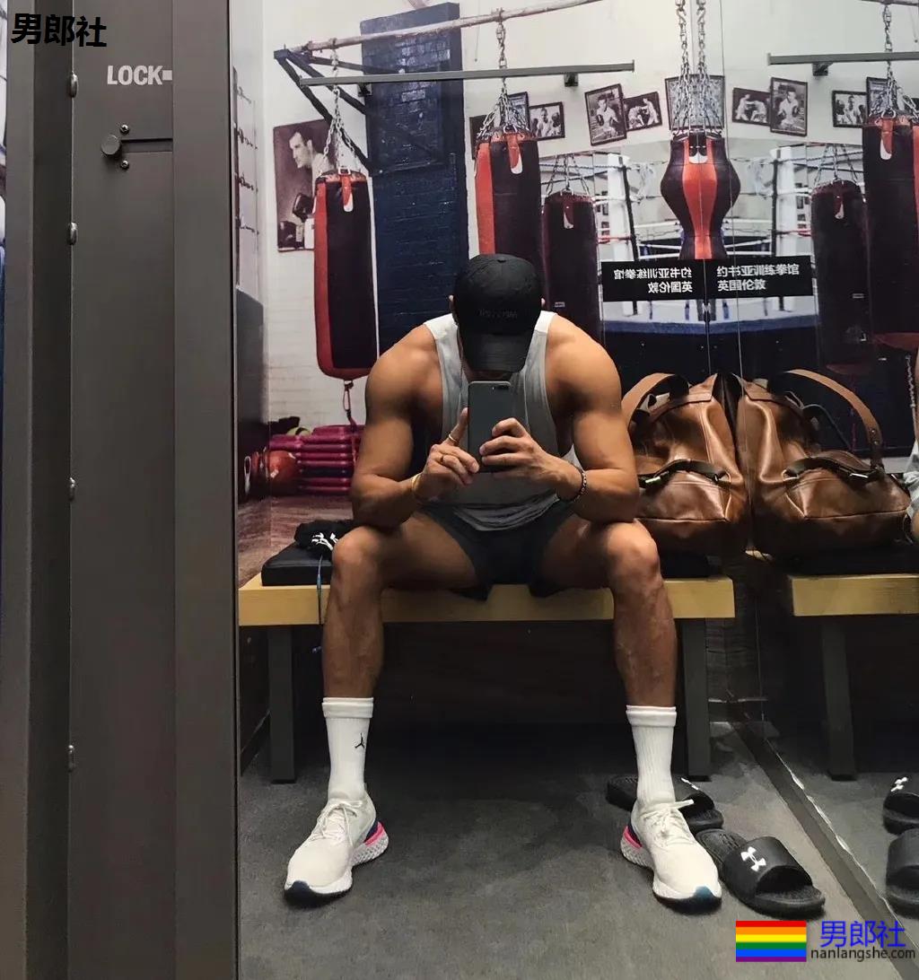 大壮腿体育生鼻子超大，这身腱子肉是藏不住了！ - 51虹马