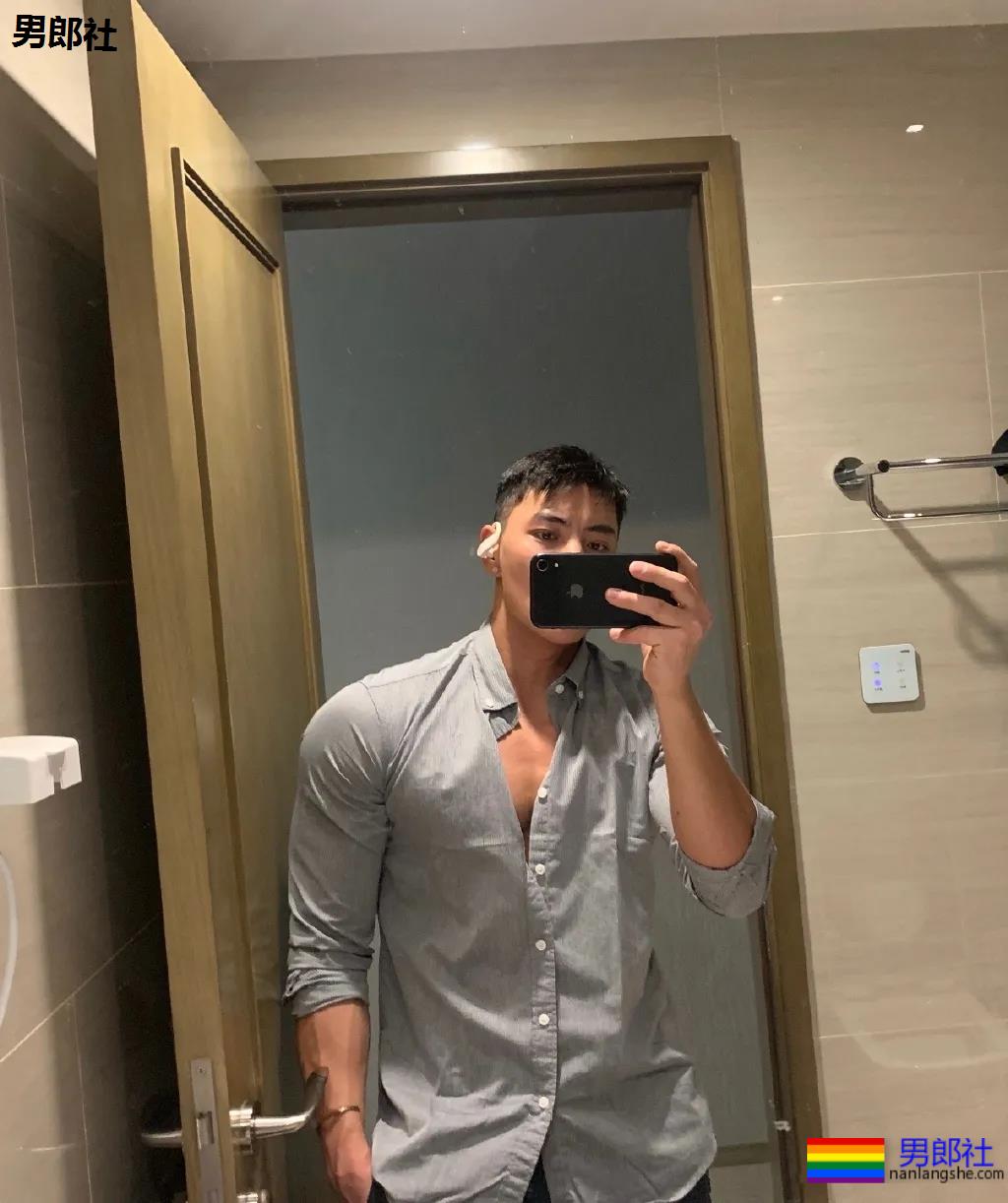 大壮腿体育生鼻子超大，这身腱子肉是藏不住了！ - 51虹马