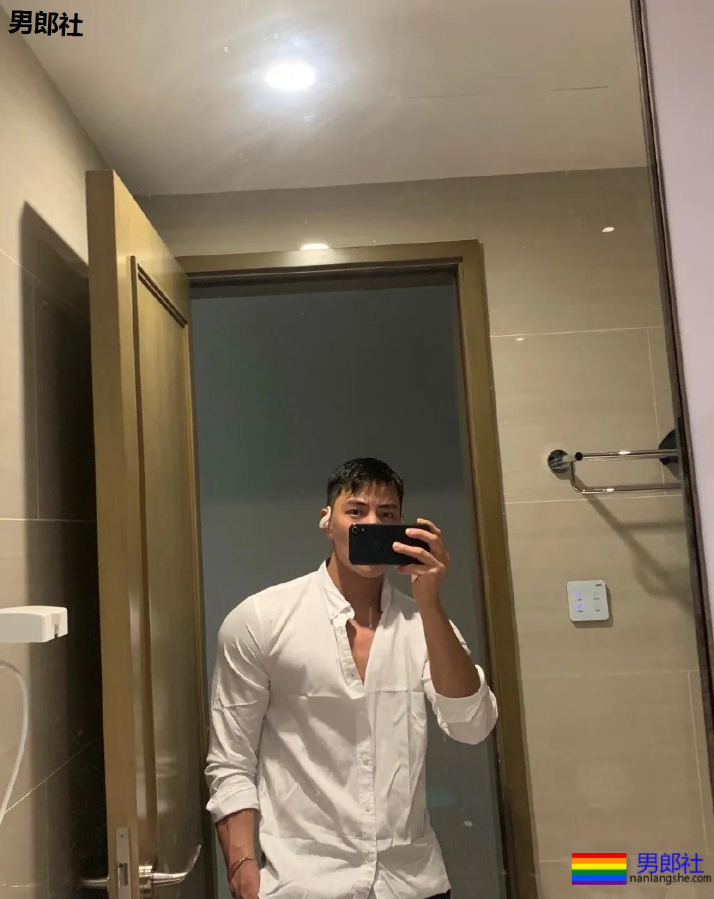 大壮腿体育生鼻子超大，这身腱子肉是藏不住了！ - 51虹马