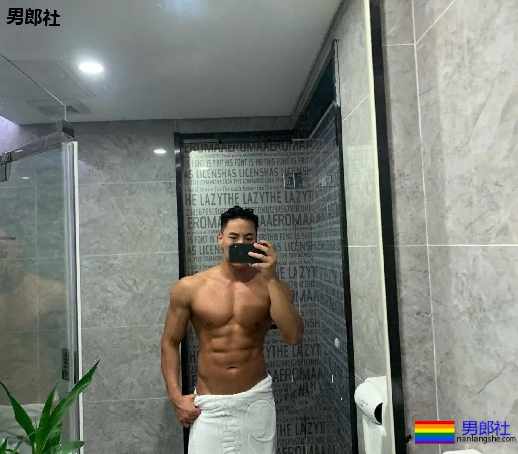 大壮腿体育生鼻子超大，这身腱子肉是藏不住了！ - 51虹马